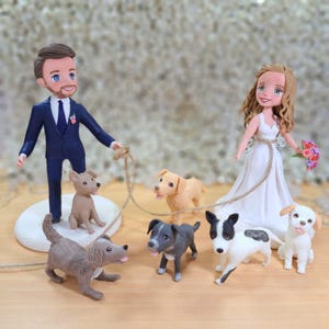 Bride and groom figurine with dogs, wedding cake topper with pets, pets figurine, custom wedding cake topper bride and groom, custom dogs