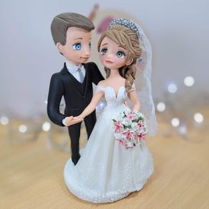 Bride and groom cake topper, married couple, Bride groom topper, Custom wedding cake topper, Romantic cake topper, Unique cake topper