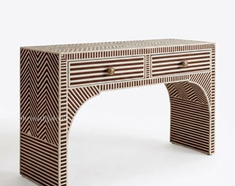 Escritorio/mesa artesanal con incrustaciones de hueso, mueble auxiliar marroquí con rayas geométricas (2 cajones)