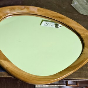 Specchio con cornice in legno / Specchio per la casa / Specchio asimmetrico / Specchio irregolare / Specchio da bagno / Specchio da toeletta