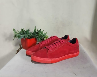 Zapatillas de ante rojo con alzas: zapatos casuales con suela elevada
