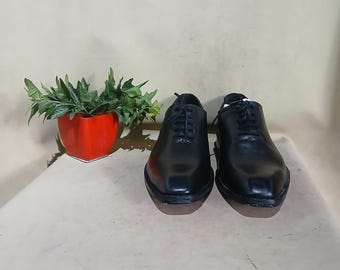 Handcrafted Black Leather Oxfords: Classic Men's Dress Shoes