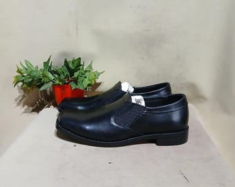 Mocasines de piel italiana hechos a mano: elegantes zapatos de vestir negros