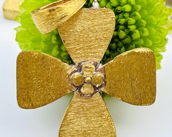 Brushed Gold Flower Pendant: Vintage Style Floral Charm