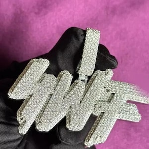 Moissanita natural de corte redondo de 3,90 ct para hombre, con cualquier letra personalizada, chapada en oro blanco de 14 k, plata de ley 925, regalo de aniversario o de boda.