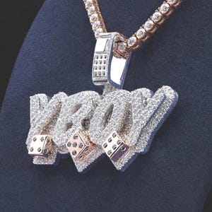 Colgante de moissanita auténtica de corte redondo de 3,50 ct con letra personalizada, chapado en oro de 14 quilates en dos tonos, plata de ley 925. Regalo de aniversario o de boda.