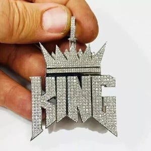 Colgante de moissanita natural de talla redonda de 2,00 ct con la letra inicial "AJ", chapado en oro amarillo de 14 quilates. Regalo de aniversario, boda o cumpleaños.