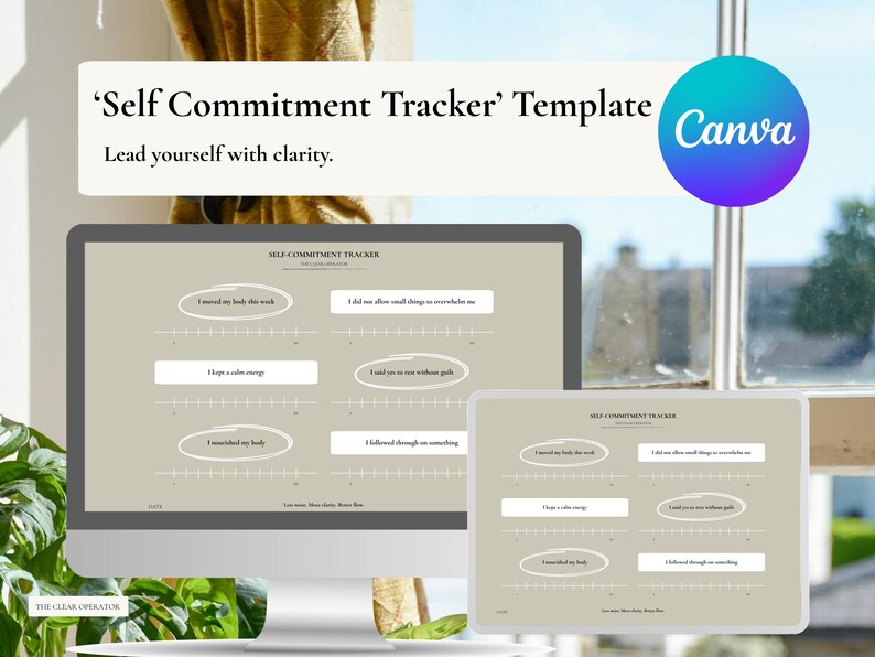 Może przedstawiać: Cyfrowy szablon &bdquo;Self Commitment Tracker&rdquo; wyświetlany na monitorze komputera i tablecie. Szablon zawiera instrukcje do autorefleksji i wyznaczania cel&oacute;w, z logo Canva w prawym g&oacute;rnym rogu. Widoczny jest r&oacute;wnież tekst &bdquo;Lead yourself with clarity&rdquo;.