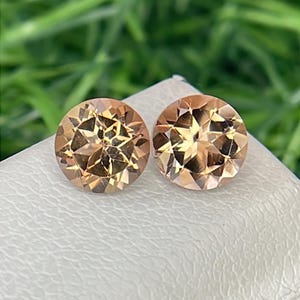 天然インペリアルトパーズ ファセットカット ルースジェムストーン：ラウンドペア、5.5mm、1.45カラット