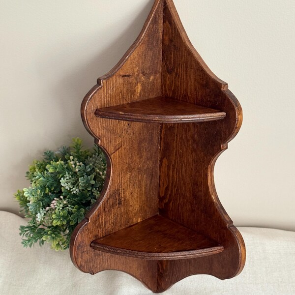 Estante de esquina de madera vintage / Expositor rústico para colgar en la pared / Decoración rústica de granja de dos niveles