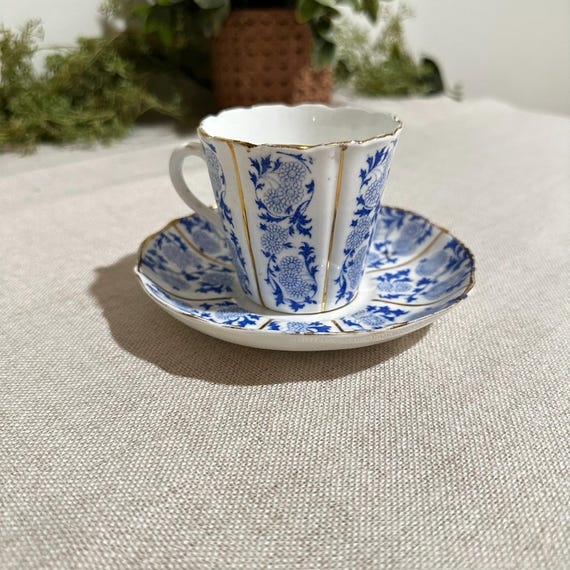 Antique English Blue & White Chrysanthemum Teacup, Saucer with Gold Trim, Scalloped Rim