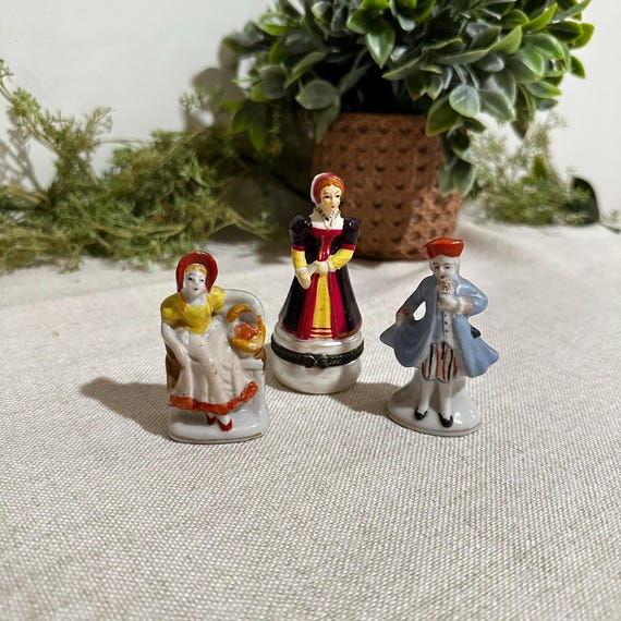 Miniature Figurines | 1940s Occupied Japan Porcelain Pair or “Catherine Howard” Trinket Box