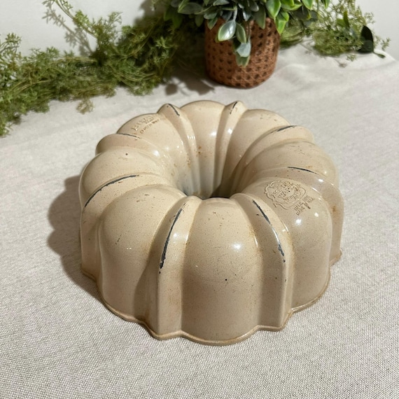Vintage Nordic Ware Bundt Pan | Cream Enamel | Patina Aluminum