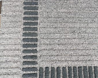 Handmade Wool Rug: Modern Grey & Beige Textured Loop Rug