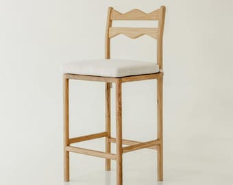 Taburete de mostrador de madera maciza de roble: Asiento rústico para cocina de estilo granja.