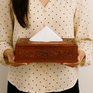 Wooden Tissue Box Hand Carved Decorative Tissue Holder For Lounge Living Room Rustic Housewarming Birthday wedding House Decor Gift
