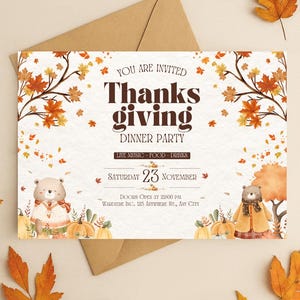 Puede incluir: Invitación a una cena de Acción de Gracias con ilustraciones de hojas de otoño y osos. La invitación incluye el texto "You are invited", "Thanksgiving Dinner Party", y la fecha "Saturday 23 November".