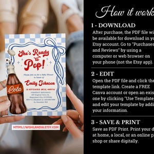Puede incluir: Una invitaci&oacute;n para un baby shower con una ilustraci&oacute;n de una botella de refresco vintage. La invitaci&oacute;n presenta el texto "She's Ready to Pop!" en rojo, con detalles del evento y una direcci&oacute;n web. El fondo tiene un patr&oacute;n de cuadros azules y blancos.