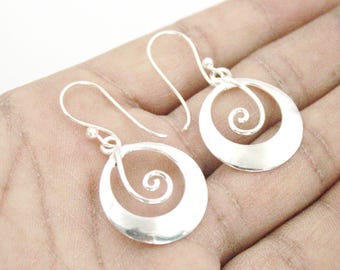 Handgjorda spiralörhängen i sterlingsilver: Boho-hängande smycken