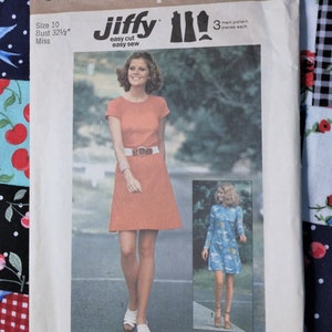 Simplicity 6961 Misses’ Jiffy Short Dress with Special Stitchline for Knits 1975 Size 10