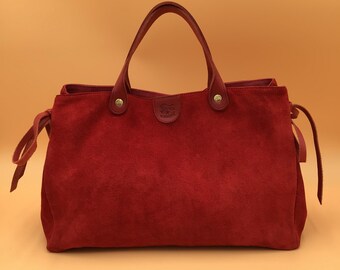 Il Bisonte vintage 1990's red suede tote bag with leather handles, lace closure. Handmade in Italy, elegant and spacious.