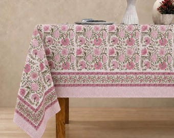 Tischdecke aus Baumwolle mit rosa Blumenmuster und Handblockdruck im Boho-Stil, passend zum Esstisch mit Servietten