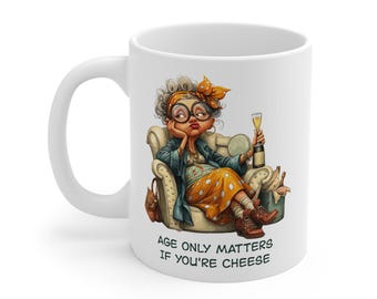Taza "La edad solo importa si eres queso" / Ilustración divertida de abuela, taza de cerámica para amantes del queso