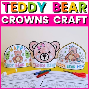 Op de afbeelding: Een knutselproject met drie teddybeerkronen met de tekst "TEDDY BEAR CROWNS CRAFT". De kronen zijn versierd met teddybeerillustraties en de zinnen "HAPPY TEDDY BEAR DAY", "TEDDY BEAR" en "TEDDY BEAR PICNIC". Kleurspullen zijn ook zichtbaar.