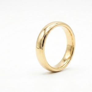 Può includere: Un set di tre tazze in ceramica con finitura opaca e macchiettata. Le tazze sono nei toni del crema, grigio chiaro e grigio scuro. Ogni tazza ha un design semplice e moderno e un manico arrotondato.