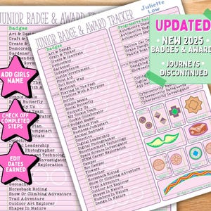 Könnte beinhalten: Rosa Junior Badge & Award Tracker mit einer Liste von Abzeichen und Auszeichnungen. Enthält den Text "Aktualisiert NEU 2025 Abzeichen & Auszeichnungen Reisen eingestellt". Enthält Aufforderungen zum Hinzufügen eines Namens, zum Abhaken.