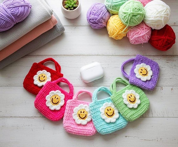 Easy Crochet Airpods Pouch PDF Pattern - Cute Flower Pouch Tutorial - Headphone Mini Bag Crochet - Airpods Case Amigurumi