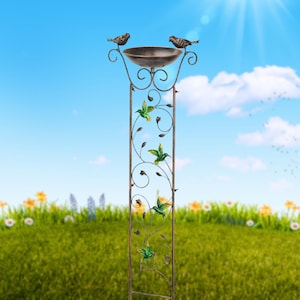 Metal Birdbath Stand Trellis: Rustic Outdoor Bird Bath with Hummingbirds