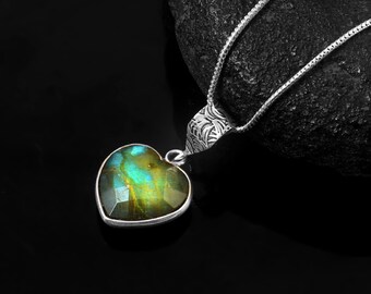 Ciondolo a forma di cuore in labradorite • Collana in argento sterling, gioielli con cristalli curativi