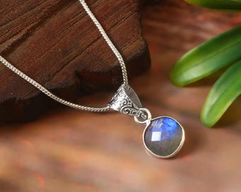Natural Labradorite Jewelry Necklace – Square Shape Silver Pendant for Women