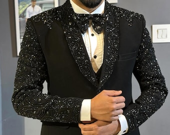 Esmoquin de terciopelo negro de lujo con bordado dorado a mano / Traje de novio de diseñador / Traje de boda y recepción majestuoso / Conjunto de blazer formal hecho a medida