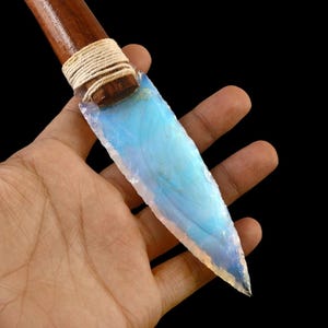 Opalith Kristall Pfeilspitze: Handgefertigte Stein Klinge, spirituelles Dekor