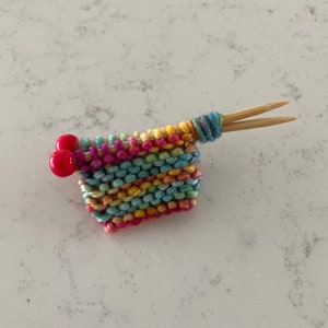 Knitters brooch Rainbow colours