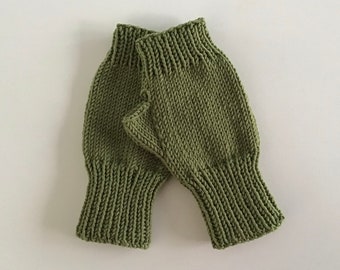 Slim fit women’s fingerless mittens, hand-knitted using fine merino yarn