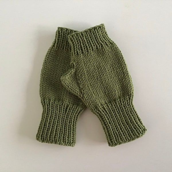 Slim fit women’s fingerless mittens, hand-knitted using fine merino yarn
