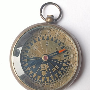 Vintage fickkompass i mässing – handgjord nautisk present, samlarkompass för vandrare, resenärer och antikvitetsälskare bild 6