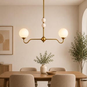 Lámpara de araña de latón de 2 luces estilo moderno de mediados de siglo, lámpara colgante lineal con globo opalino, lámpara de techo Stilnovo, luminaria minimalista para isla de cocina.