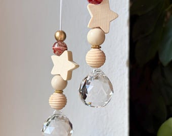 Atrapasueños de madera en forma de estrella, rojo y beige • Atrapasueños • Atrapasueños para ventana • Idea de regalo para mujeres, cumpleaños • Regalo de Navidad, decoración de Adviento