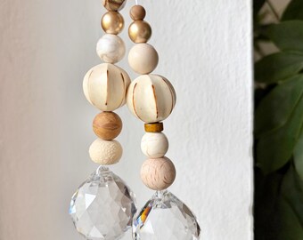 Atrapasueños de madera con diseño de nueces, cristal de 3 cm • Atrapasueños • Decoración para ventanas • Regalo para mujeres • Idea de regalo para el Día de la Madre, Navidad o como un pequeño obsequio