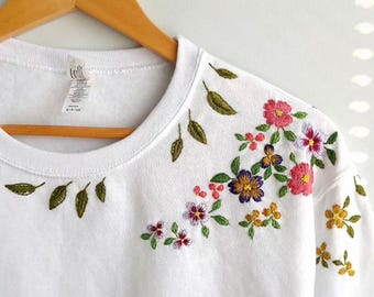 Hand-embroidered sweatshirt/ Customized sweatshirt / Hand embroidery/ Floral pullover