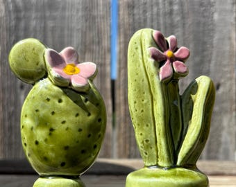 Salt and Pepper Shakers - Green Cactus Design w/ Pink Flowers S and P Shakers - Southwestern Salt and Pepper Shakers - Ceramic Salt & Pepper