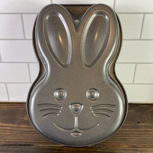 Bunny Cake Pan - Vintage Bunny Cake Pan - Wilton Cake Pan - Vintage Wilton Cake Pan - Baking Pan - Bunny Bakeware - Wilton Cake Pans Bunny