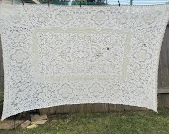 Lace Tablecloth - Vintage Lace Tablecloth - Vintage Table Linens - Tablecloth - Lace Table Linens - Dining Room Decor Lace Tablecloth