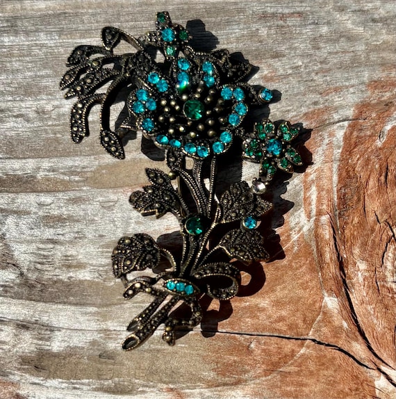 Brooch - Vintage Brooch - Costume Jewelry / Brooch - Women's Brooch - Ladies Vintage Brooch
