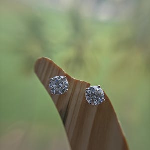 Lab Grown Round Diamond Stud Earrings, Stud for women, IGI certified, 0.50-3 carat Lab Diamond , Luxury Gift for Women