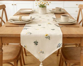 Runner da tavola rustico triangolare in lino con nappe – Ricamo floreale, decorazione per matrimoni in stile rustico e country, idea regalo fatta a mano